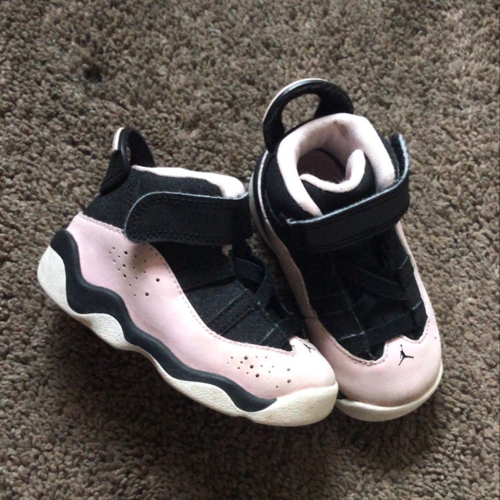 Jordan’s black/pink